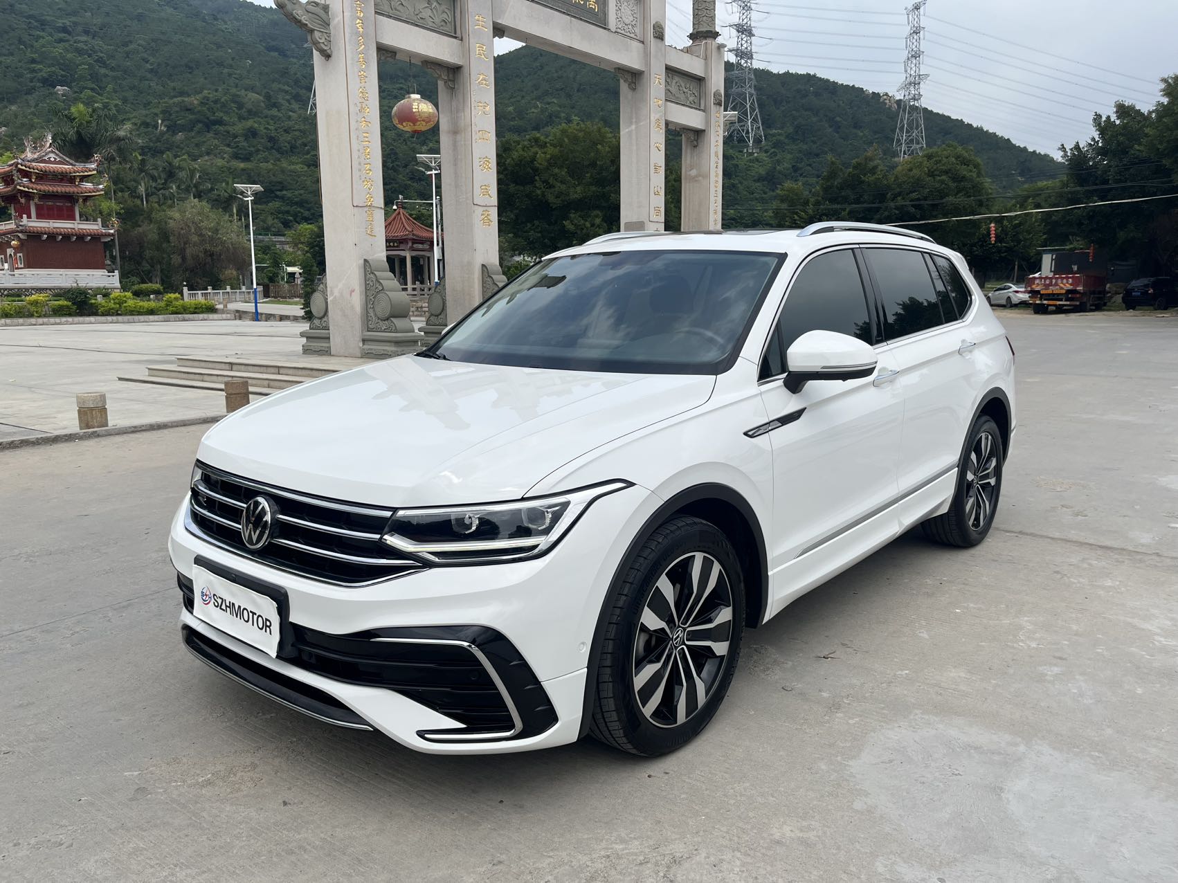 Volkswagen Tiguan L 2022 330TSI Автоматическая 2WD R-Line Enjoy Edition