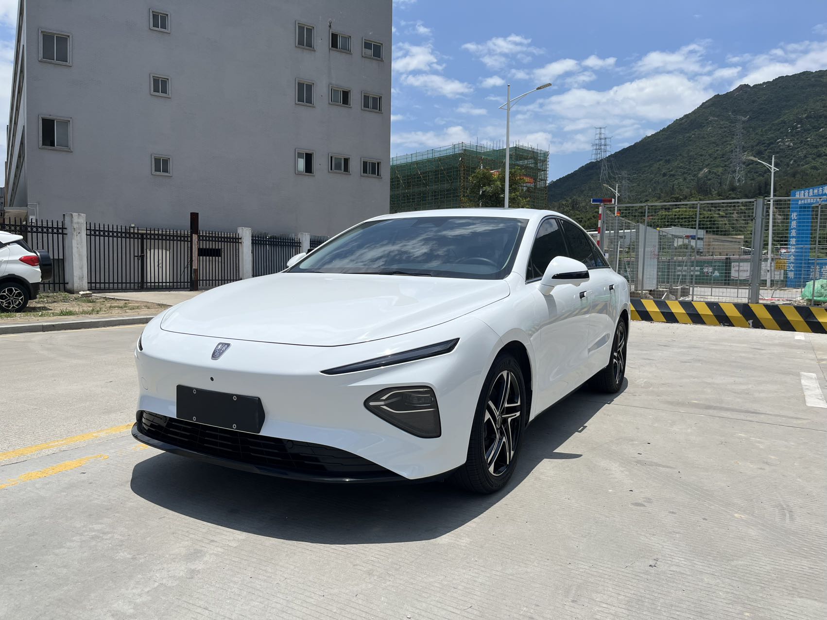 Roewe D7 2023 EV 510km RWD флагманская версия