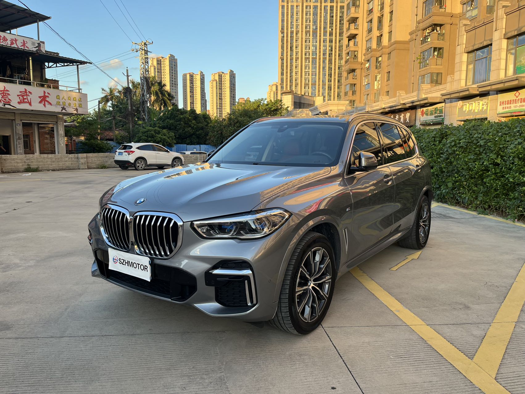 2022 BMW X5 xDrive 30Li Exclusive M Sport Package